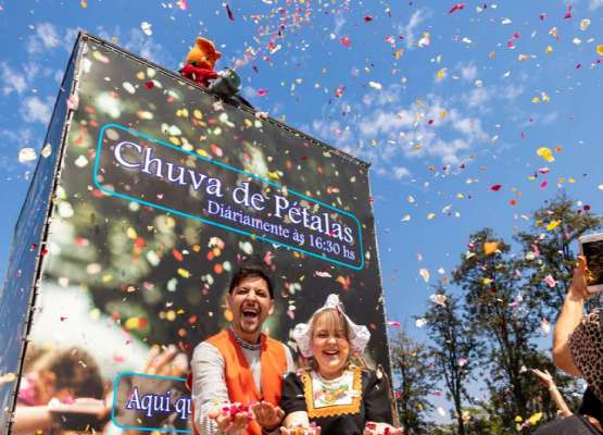 FESTA DAS FLORES E MORANGOS