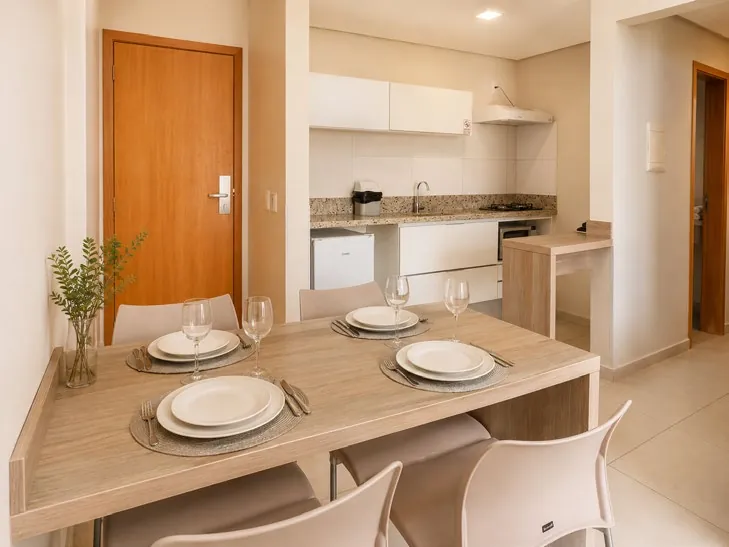 Mesa de refeições do apartamento